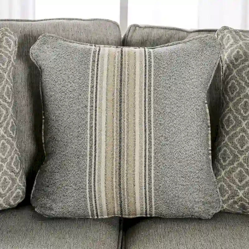 Canapé en tissu gris de style transitoire avec coussins décoratifs