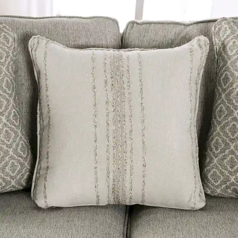 Canapé en tissu gris de style transitoire avec coussins décoratifs