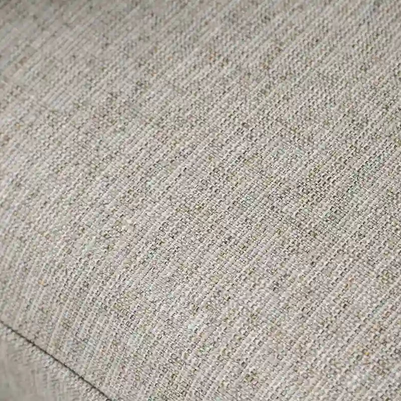 Canapé en tissu gris de style transitoire avec coussins décoratifs