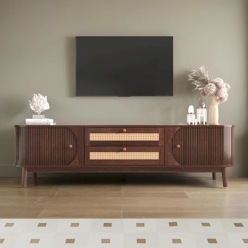 Meuble TV en rotin pour téléviseurs jusqu'à 75 pouces, console média de style ferme moderne, meuble de divertissement avec pieds en bois massif