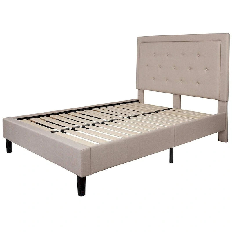Cadre de lit plateforme entièrement capitonné en tissu beige avec tête de lit capitonnée